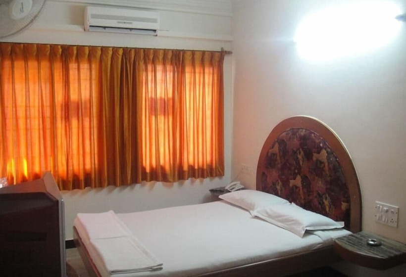 בית מלון כפרי Chinna's Residency