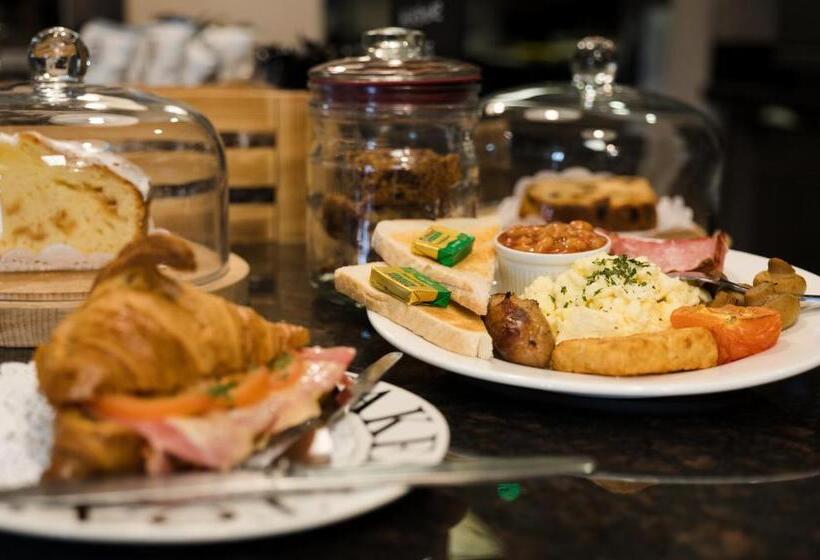 호텔 The Churchill Court