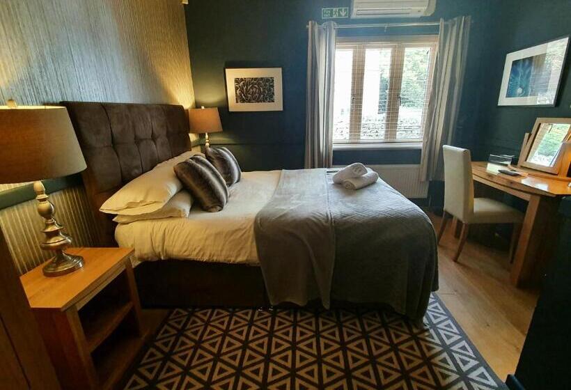 호텔 The Churchill Court