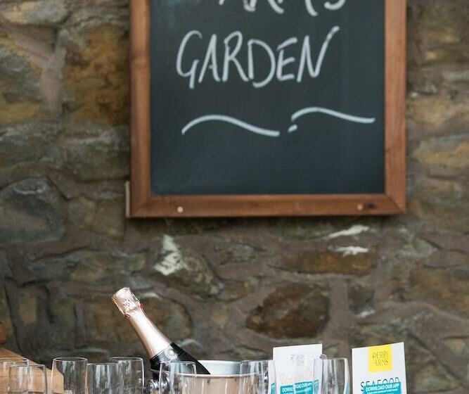 ホテル Derby Arms