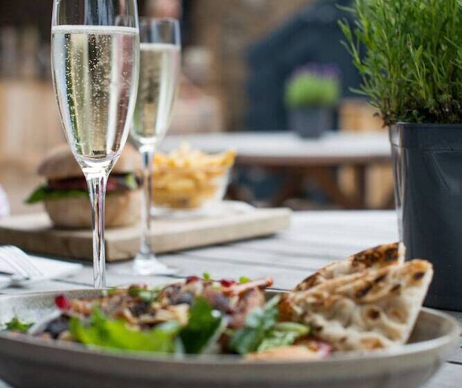 ホテル Derby Arms