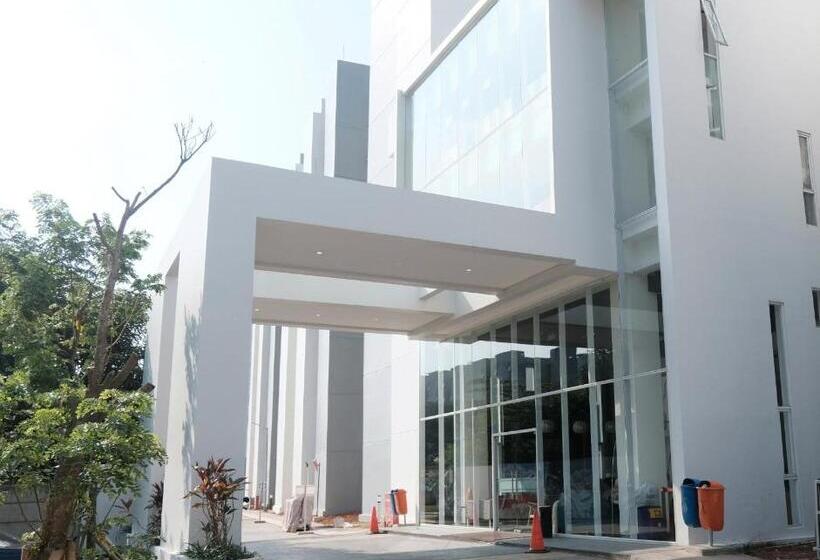 Отель De Green Inn @aeropolis