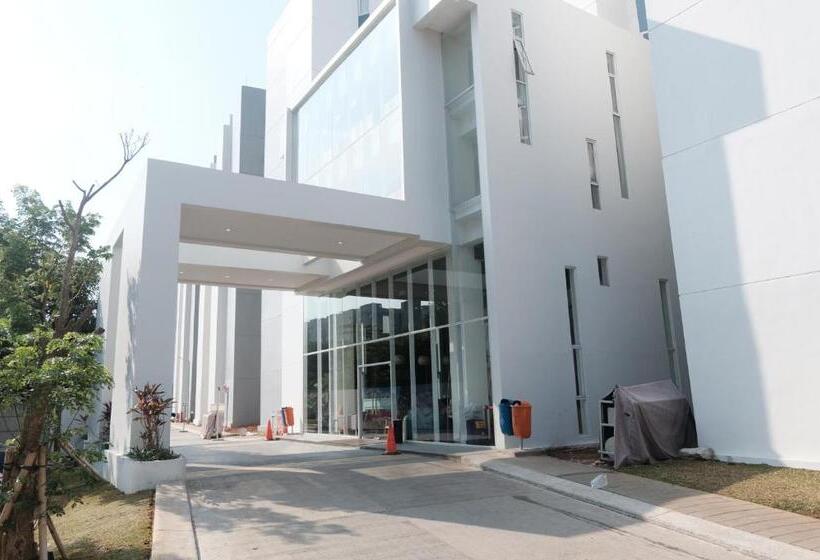 Отель De Green Inn @aeropolis