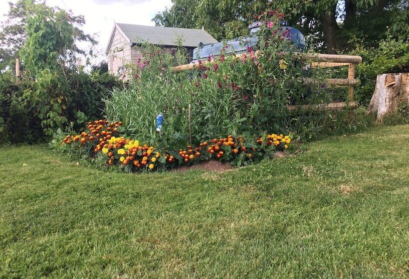 فندق Grove Farm Direct