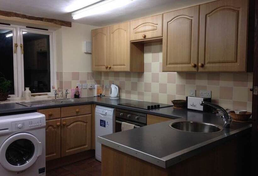 فندق Grove Farm Direct