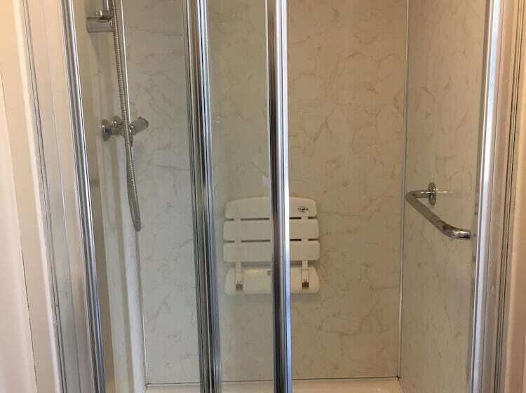 فندق Grove Farm Direct