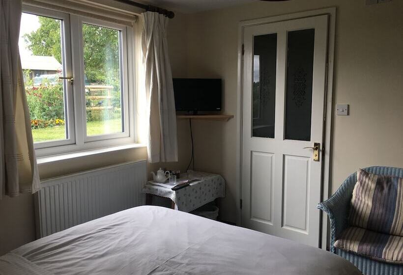 فندق Grove Farm Direct