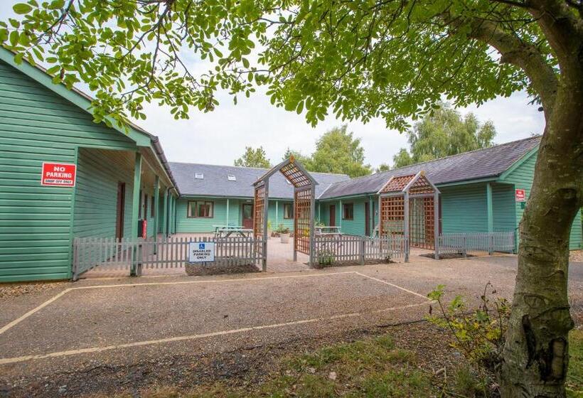 בית מלון כפרי Lakeside Lodge