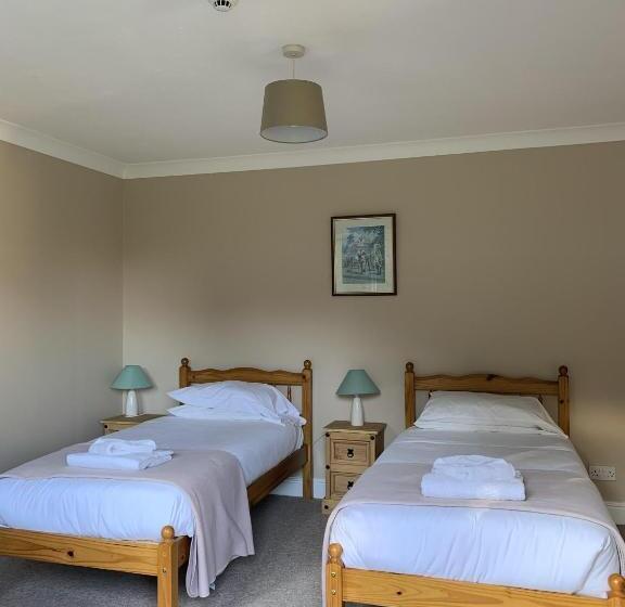 בית מלון כפרי Lakeside Lodge