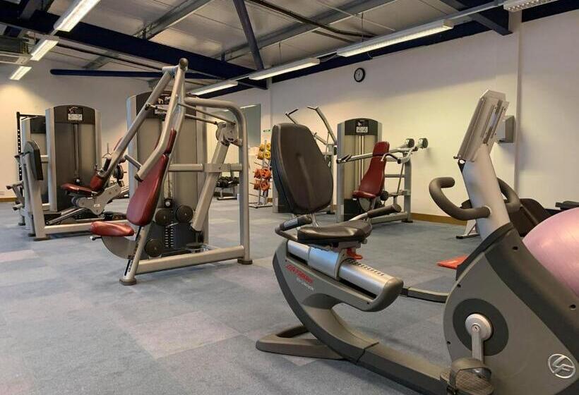 בית מלון כפרי Lakeside Lodge