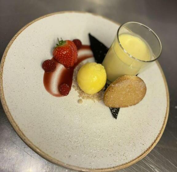 בית מלון כפרי Lakeside Lodge