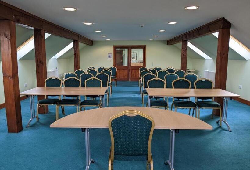 בית מלון כפרי Lakeside Lodge