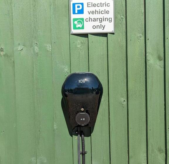 בית מלון כפרי Lakeside Lodge