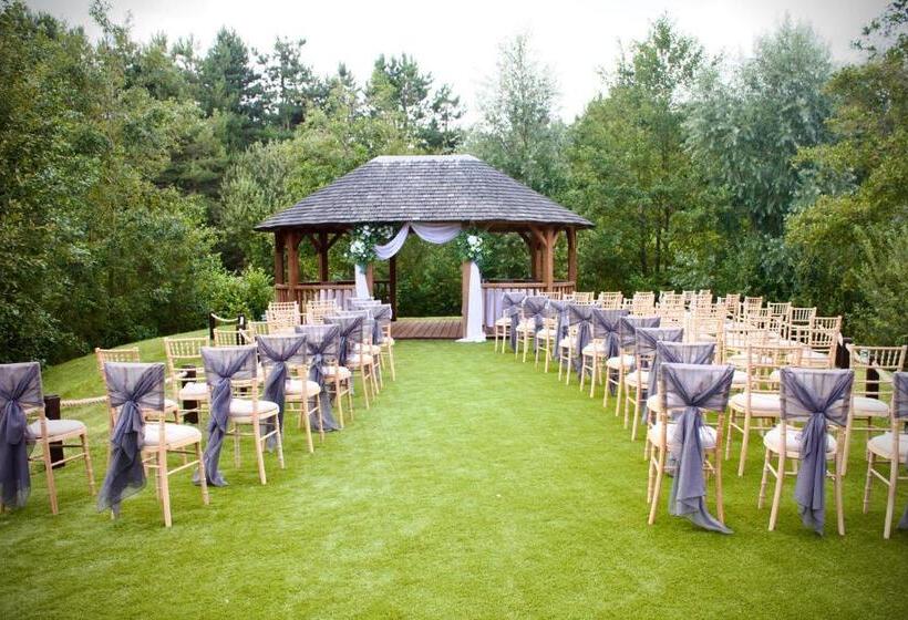 בית מלון כפרי Lakeside Lodge