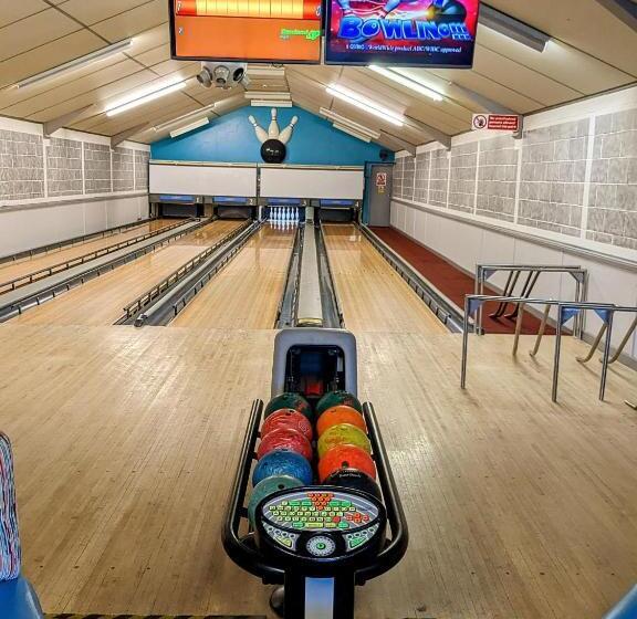 בית מלון כפרי Lakeside Lodge