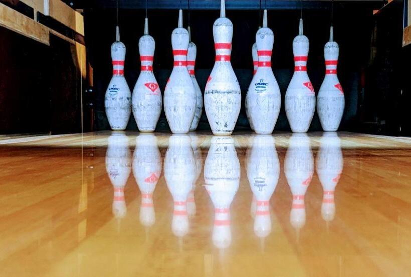 בית מלון כפרי Lakeside Lodge