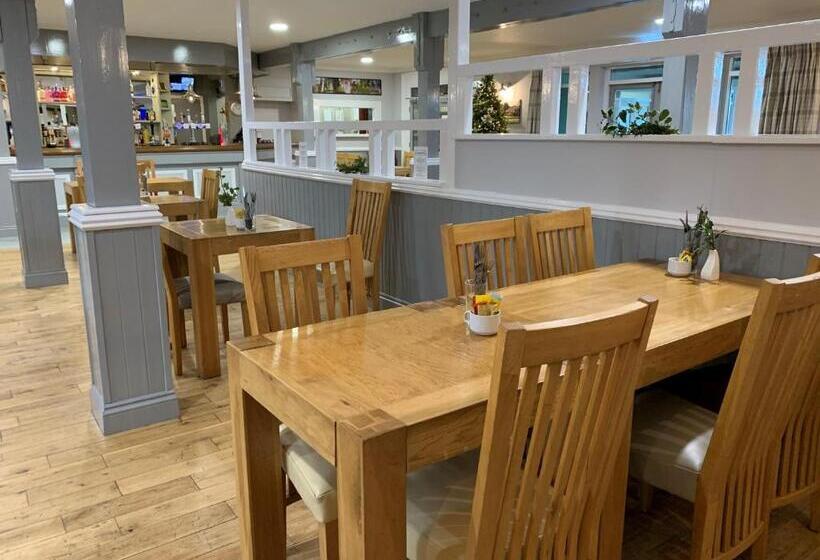 בית מלון כפרי Lakeside Lodge