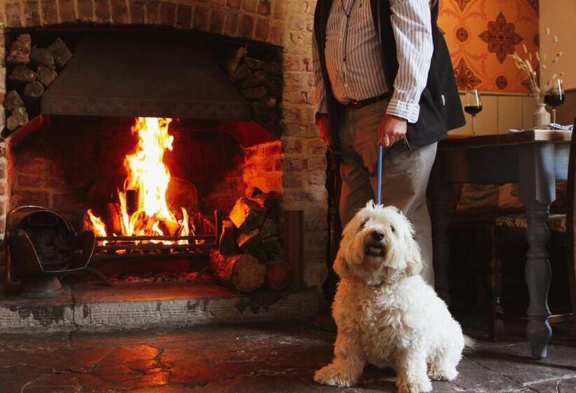 فندق The Bell Broadway