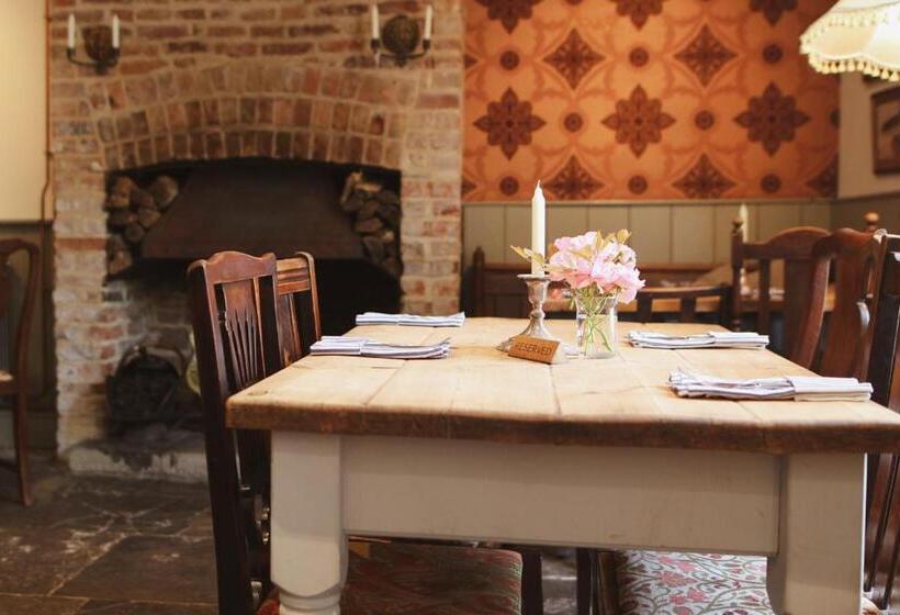 فندق The Bell Broadway