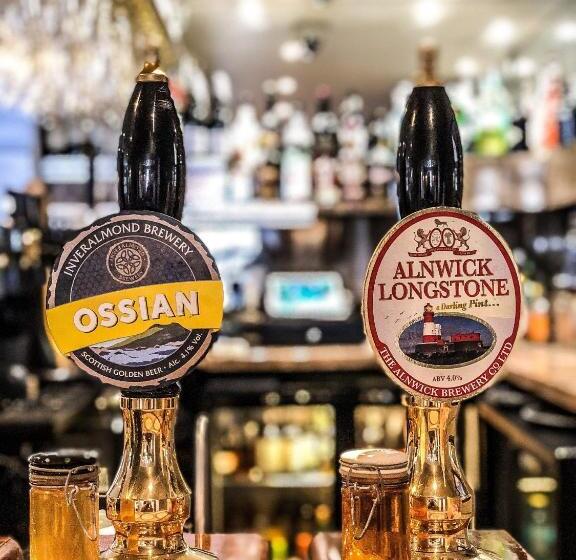 ホテル The Blue Bell Crookham