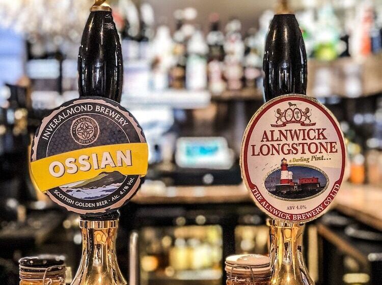 ホテル The Blue Bell Crookham