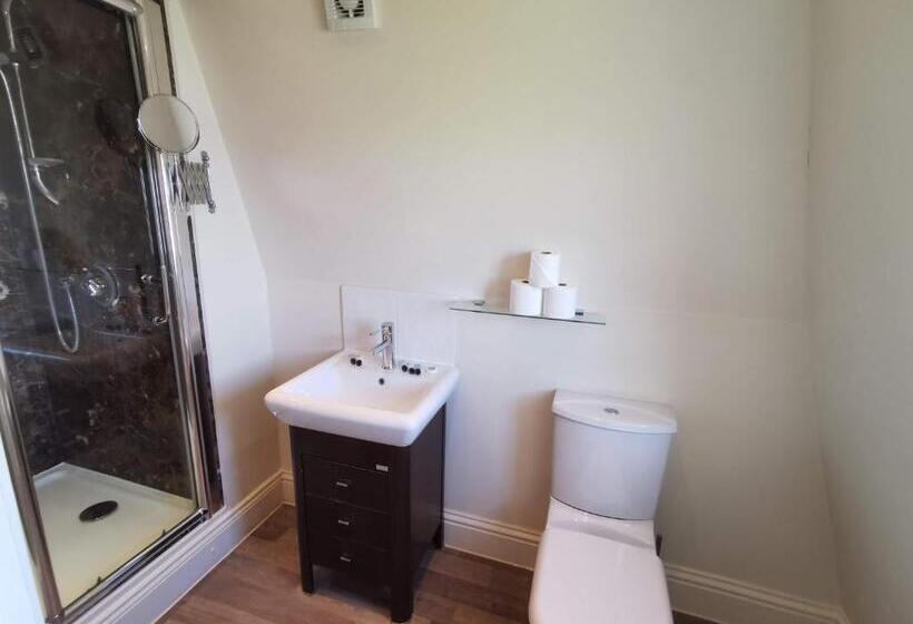 فندق The Clarendon Royal