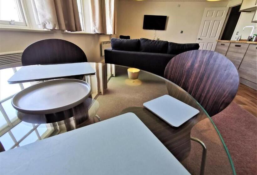 فندق The Clarendon Royal