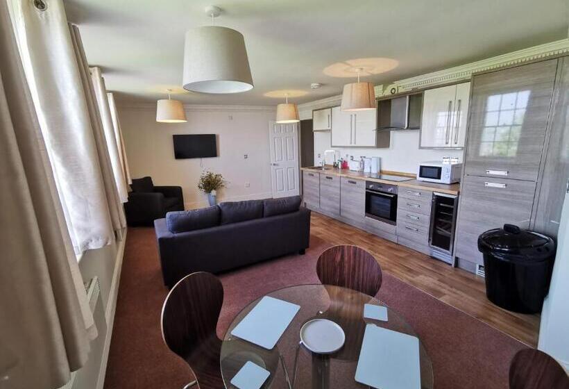 فندق The Clarendon Royal