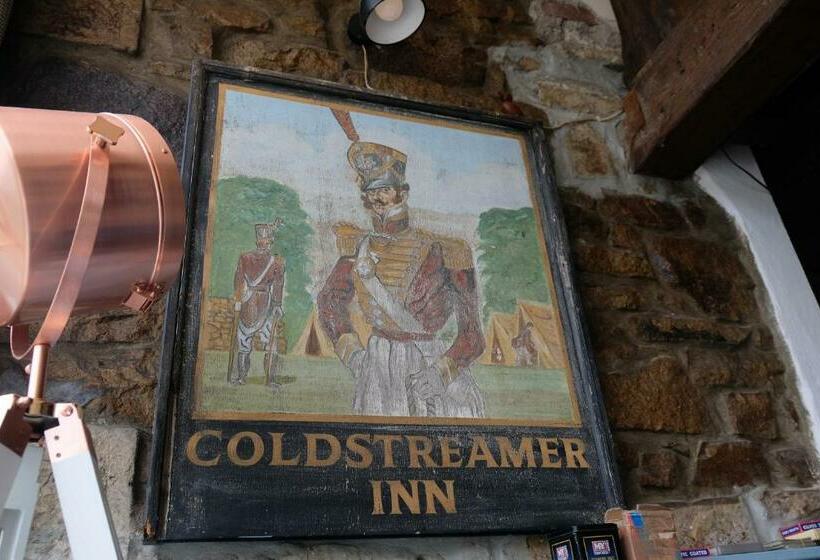 호텔 The Coldstreamer Inn