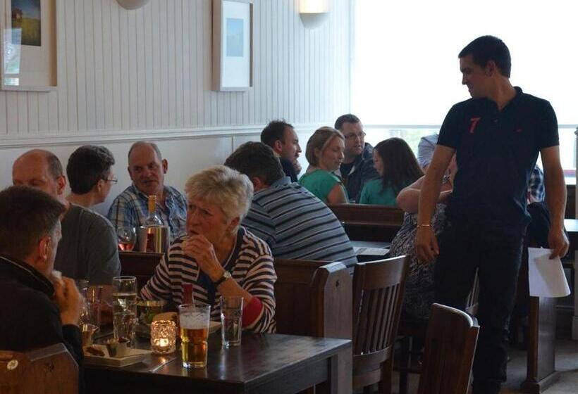 ホテル The Courie Inn