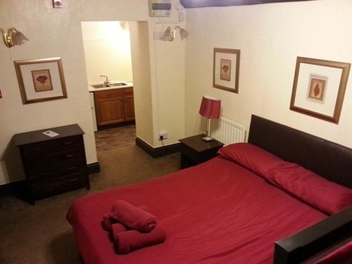 בית מלון כפרי The Cross Inn