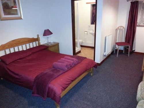 בית מלון כפרי The Cross Inn