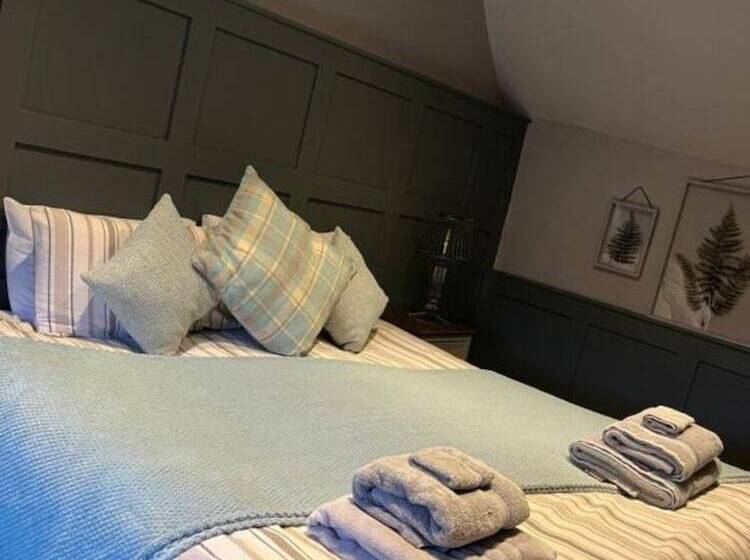 酒店 The Crown Inn