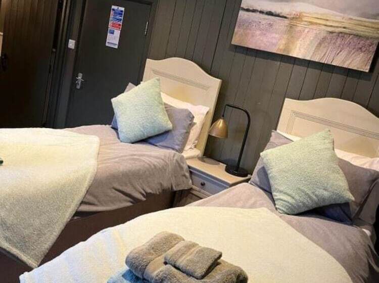 酒店 The Crown Inn