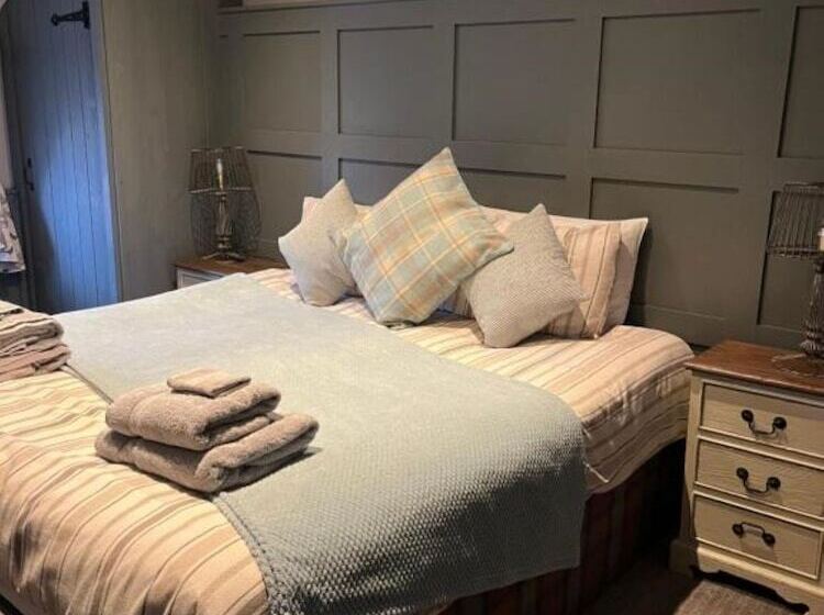 酒店 The Crown Inn