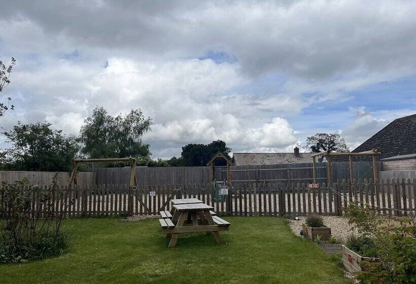 酒店 The Crown Inn