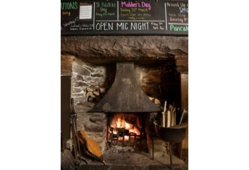 酒店 The Dolphin Inn