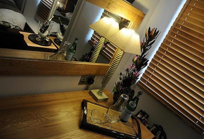 בית מלון כפרי The Frenchgate Restaurant &