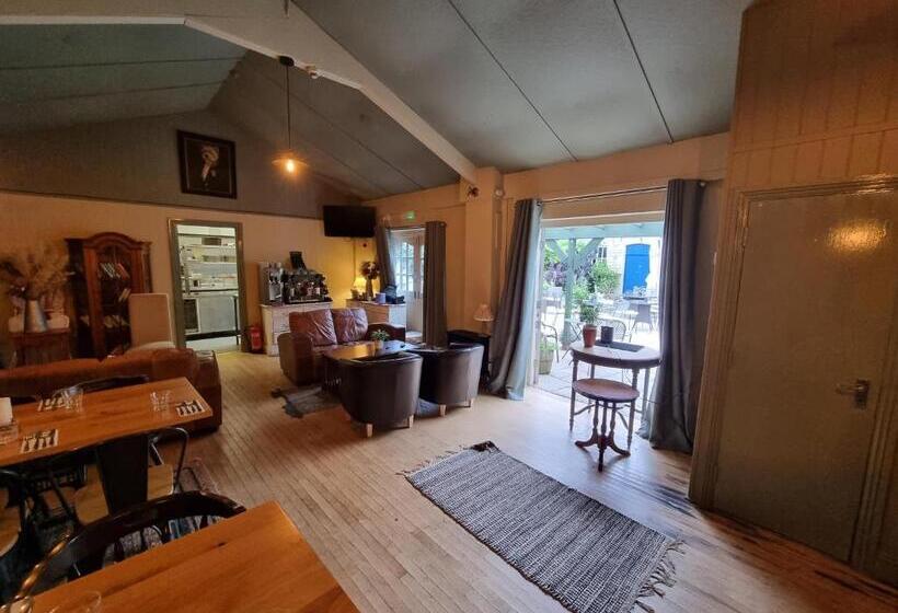 בית מלון כפרי The Golden Cross