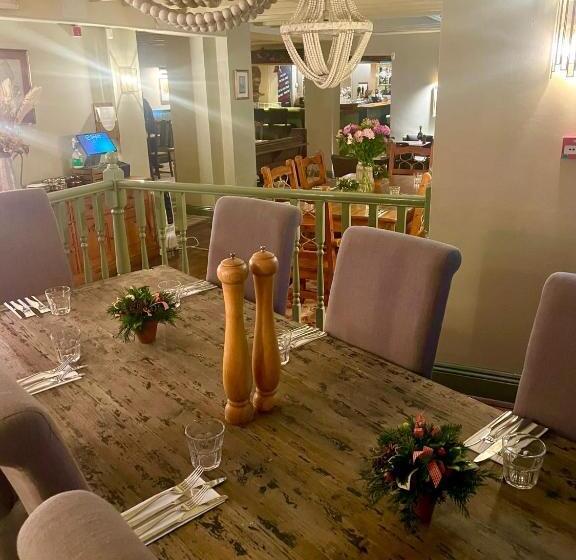 בית מלון כפרי The Golden Cross