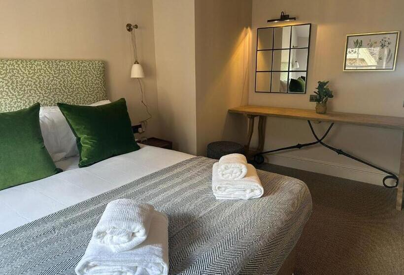 בית מלון כפרי The Golden Cross