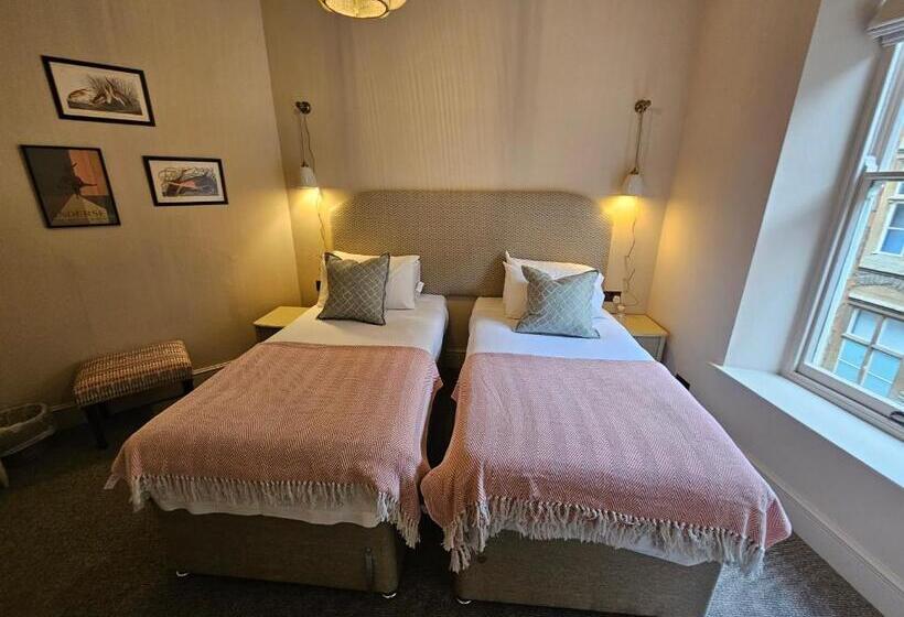 בית מלון כפרי The Golden Cross