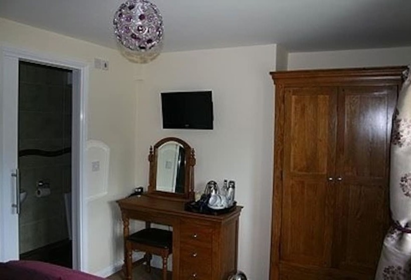 בית מלון כפרי Lazy Otter Pub Restaurant