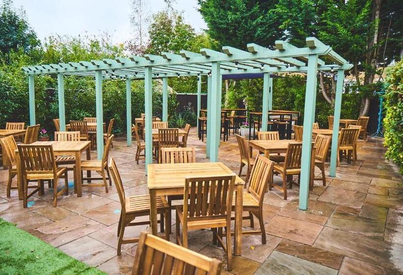 Отель The Lord Grenfell