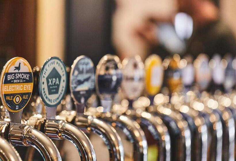 Отель The Lord Grenfell