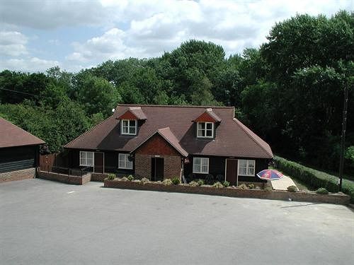 Отель The Mucky Duck Inn