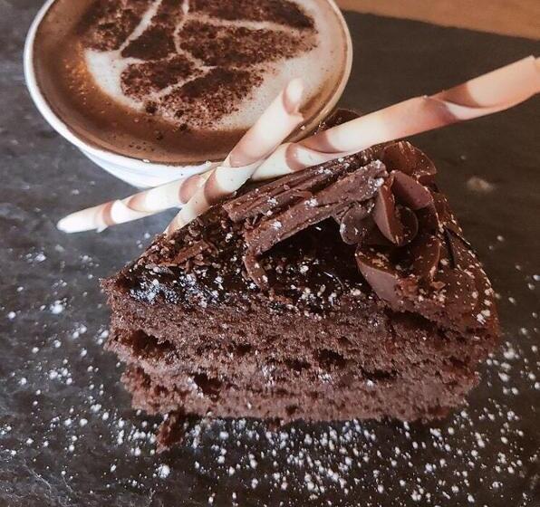 هتل The Okeover Arms