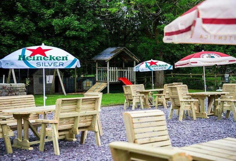 هتل The Okeover Arms