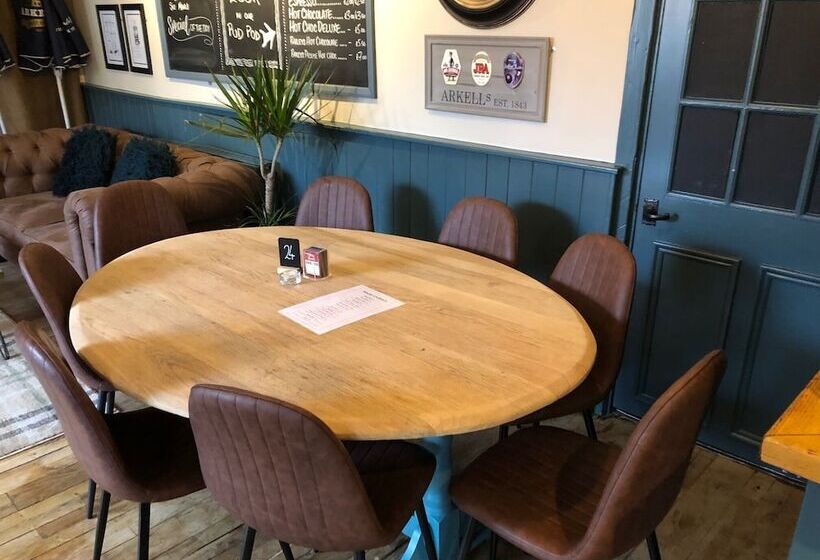 호텔 The Punchbowl Inn