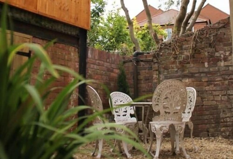 ホテル The Queens